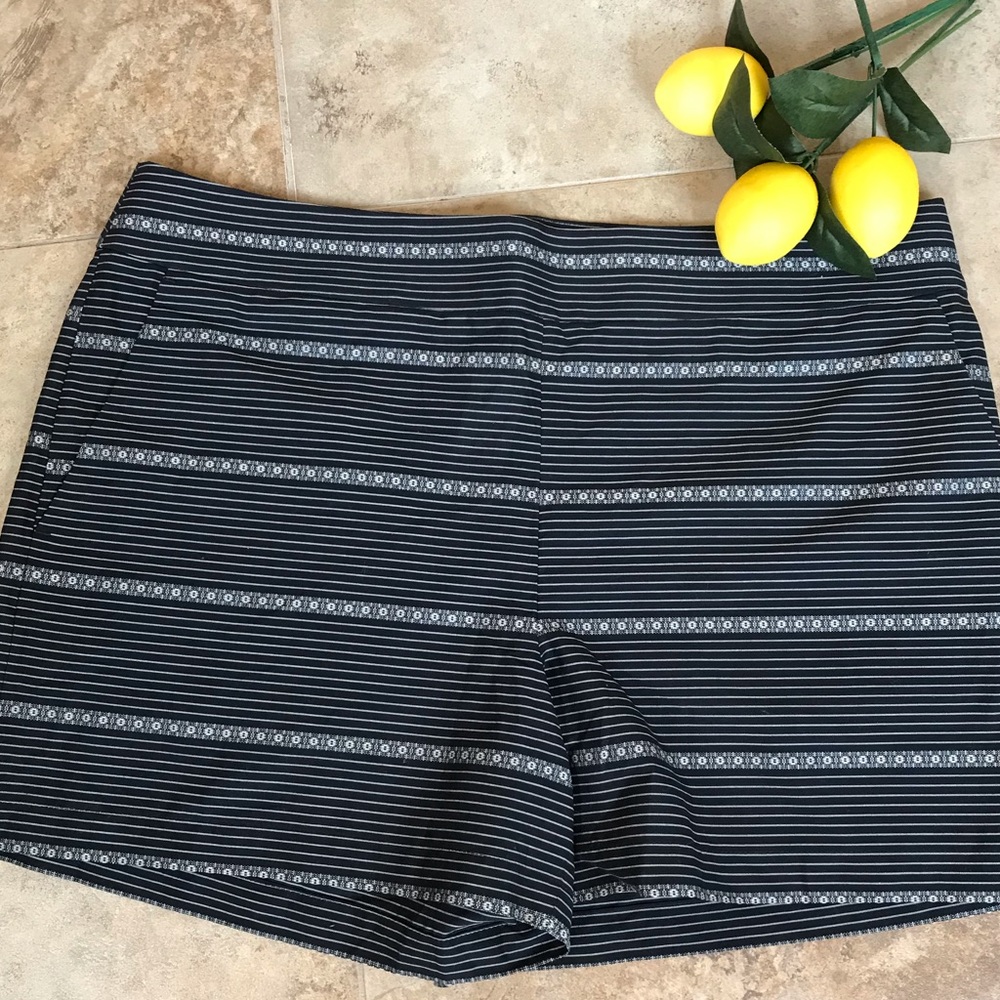 Ann Taylor loft - printed shorts - size 10 - NEW